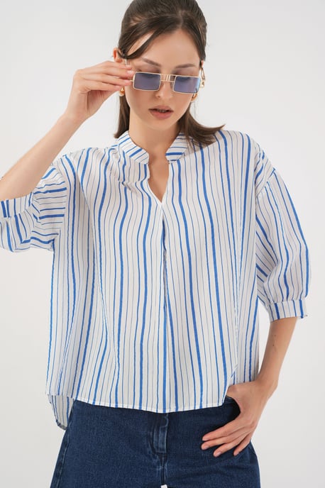 Gestreifte V-Ausschnitt-Bluse - Image 1
