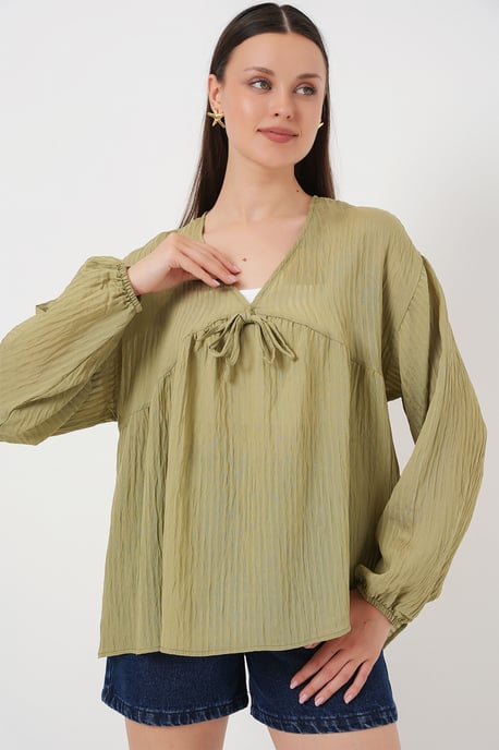 Strukturierte Seersucker V-Ausschnitt Bluse mit Schleife - Image 3