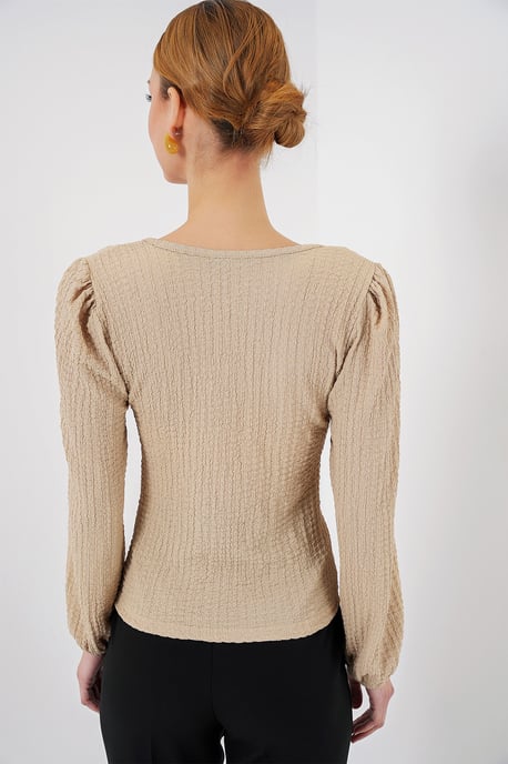 Strukturierte Bluse mit quadratischem Kragen und langen Ärmeln - Image 4