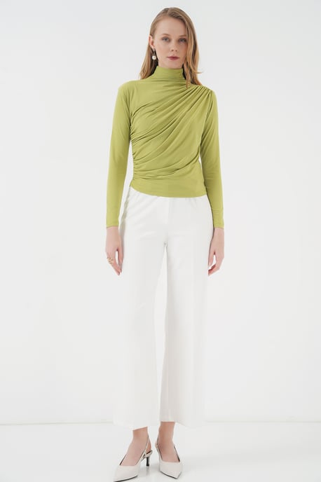 Taillierte Rollkragenbluse mit Drapierung - Image 2