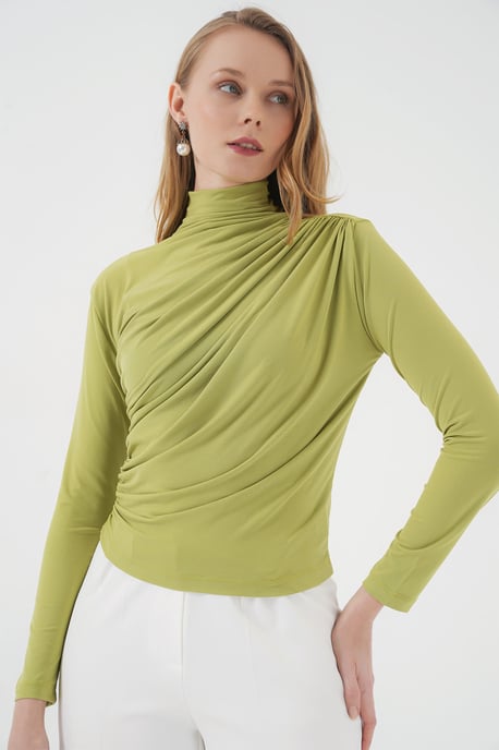 Taillierte Rollkragenbluse mit Drapierung - Image 3