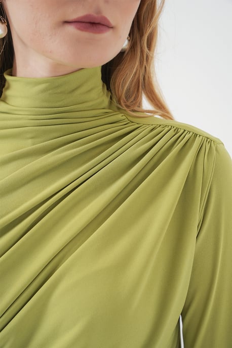 Taillierte Rollkragenbluse mit Drapierung - Image 6