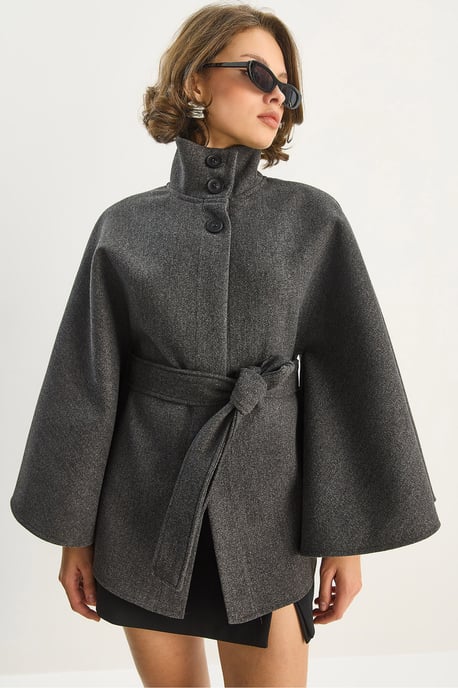 Poncho-Mantel mit Krawattenverschluss - Image 1