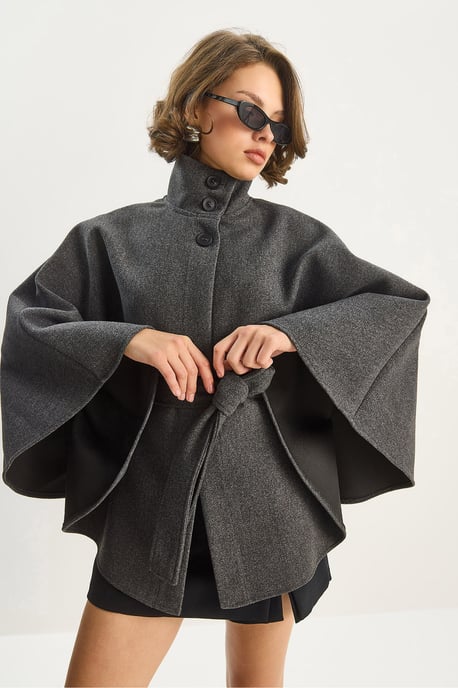 Poncho-Mantel mit Krawattenverschluss - Image 4