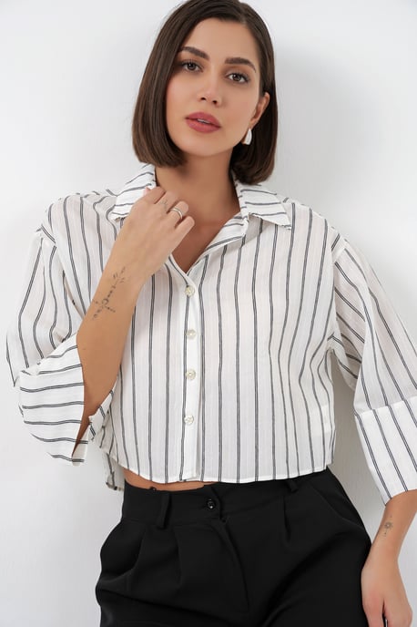 Übergroßes gestreiftes cropped Shirt mit Knopfverschluss - Image 3