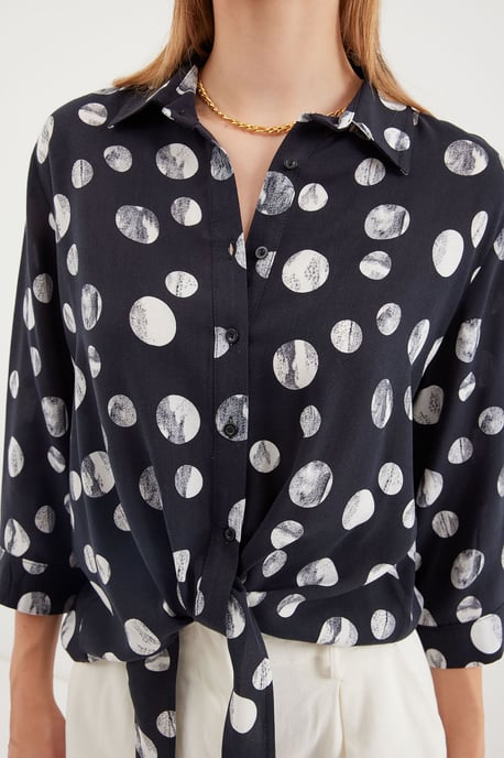 Bedruckte Viskosebluse mit Schleife - Image 3