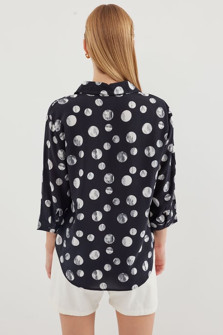 Bedruckte Viskosebluse mit Schleife - Image 4