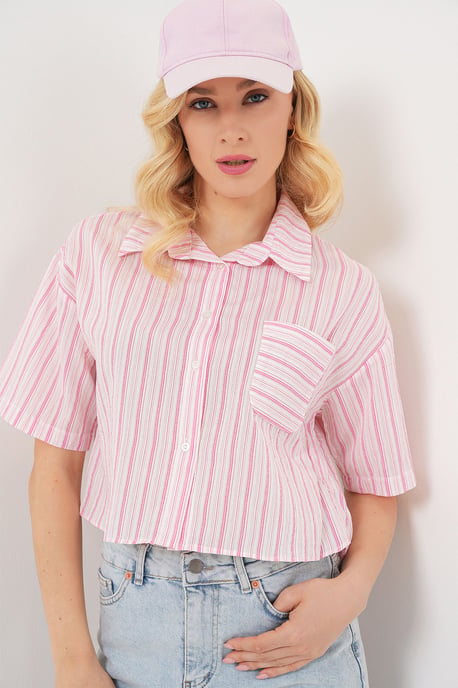 Gestreiftes Crop-Shirt mit Tasche - Image 4