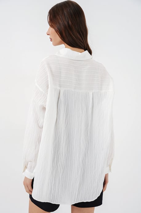 Texturiertes gestreiftes oversized Hemd mit Knopfverschluss - Image 5