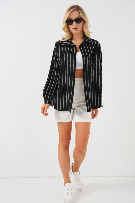 Texturiertes gestreiftes oversized Hemd mit Knopfverschluss - Image 2