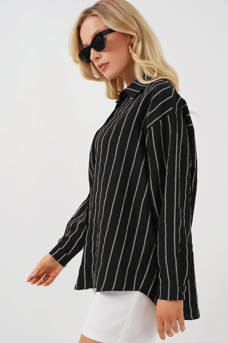 Texturiertes gestreiftes oversized Hemd mit Knopfverschluss - Image 3
