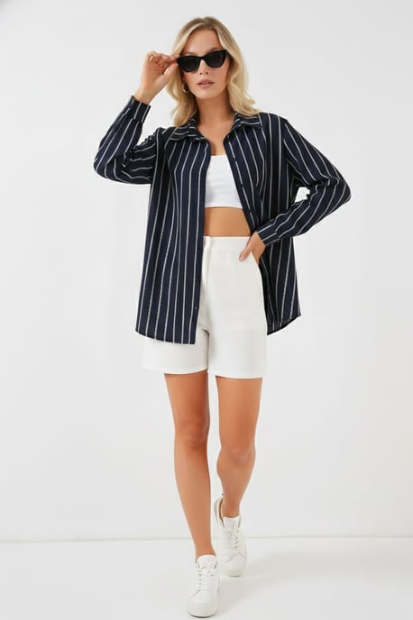 Texturiertes gestreiftes oversized Hemd mit Knopfverschluss - Image 2