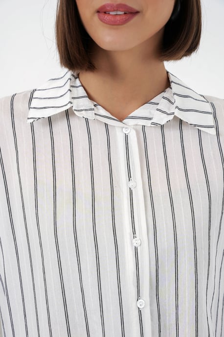 Texturiertes gestreiftes oversized Hemd mit Knopfverschluss - Image 4