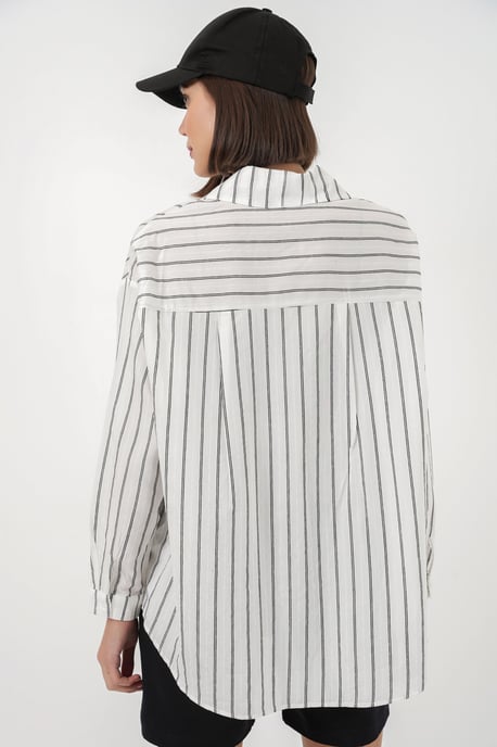 Texturiertes gestreiftes oversized Hemd mit Knopfverschluss - Image 5