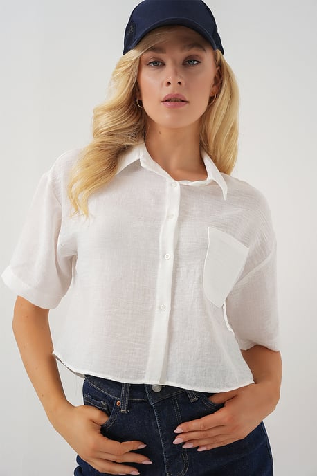 Texturiertes Crop-Shirt mit Tasche - Image 1