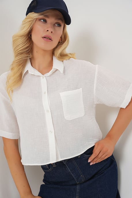 Texturiertes Crop-Shirt mit Tasche - Image 3