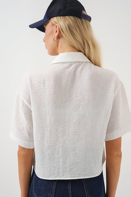 Texturiertes Crop-Shirt mit Tasche - Image 6