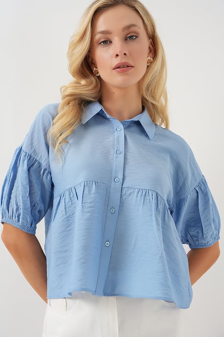 Locker sitzende, kurz geschnittene Bluse mit Kragen - Image 4
