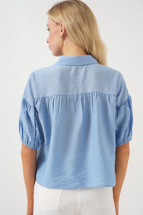 Locker sitzende, kurz geschnittene Bluse mit Kragen - Image 6