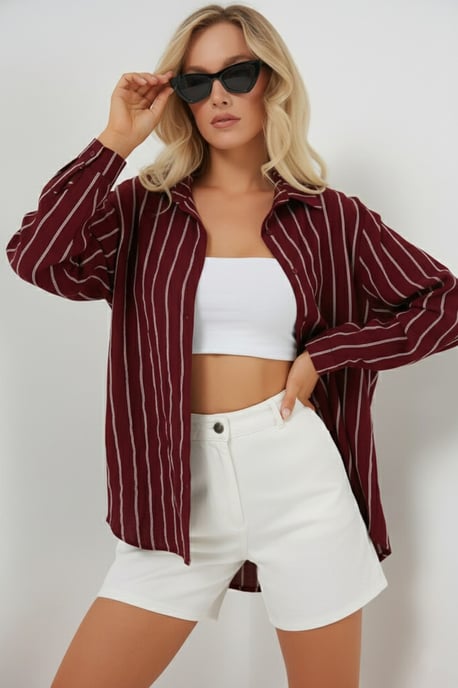 Texturiertes gestreiftes oversized Hemd mit Knopfverschluss - Image 2