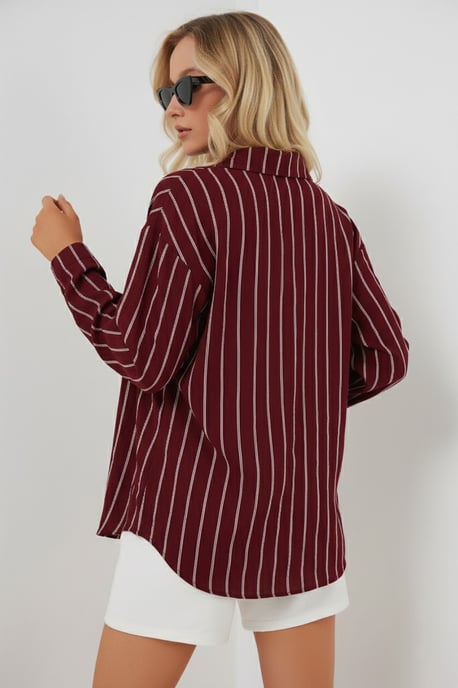 Texturiertes gestreiftes oversized Hemd mit Knopfverschluss - Image 3