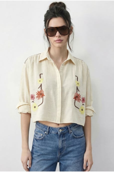 Besticktes Crop-Shirt mit Knopfverschluss - Image 1