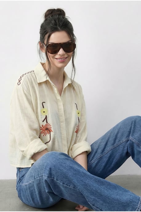 Besticktes Crop-Shirt mit Knopfverschluss - Image 3