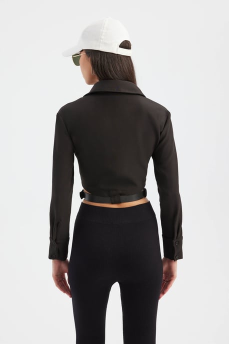Hochgeschlossenes Taschen-Cropped-Shirt mit Gürtel-Detail - Image 4