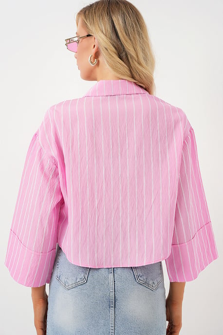 Übergroßes gestreiftes cropped Shirt mit Knopfverschluss - Image 6