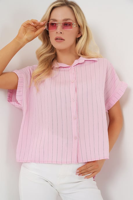 Gestreiftes Cropped-Shirt mit Knopfverschluss - Image 1