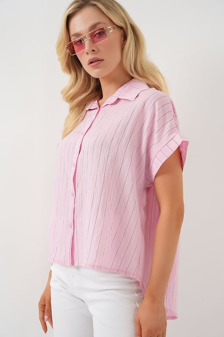 Gestreiftes Cropped-Shirt mit Knopfverschluss - Image 3