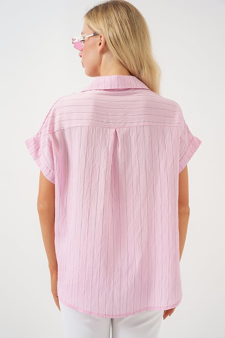 Gestreiftes Cropped-Shirt mit Knopfverschluss - Image 6