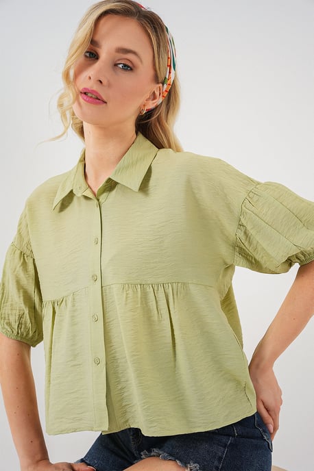 Lässig geschnittene, kurz geschnittene Hemdbluse mit Kragen - Image 3