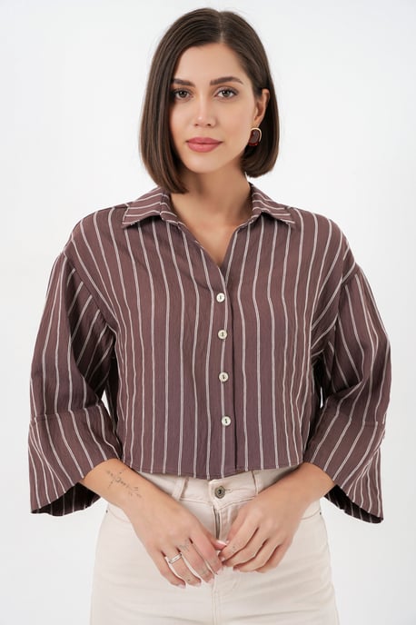 Übergroßes gestreiftes cropped Shirt mit Knopfverschluss - Image 4