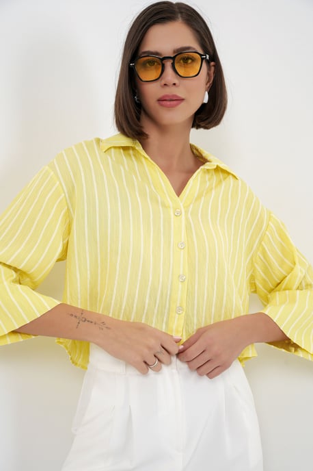 Übergroßes gestreiftes cropped Shirt mit Knopfverschluss - Image 4