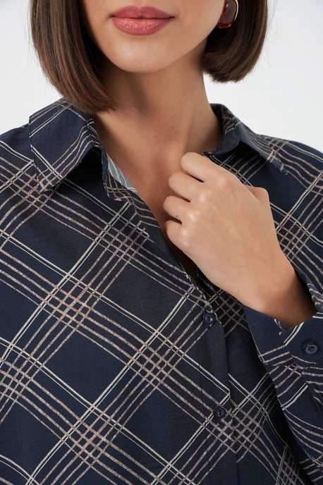 Übergroße Karierte Button-Up-Bluse - Image 4