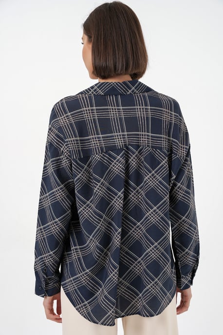 Übergroße Karierte Button-Up-Bluse - Image 5