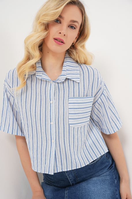 Gestreifte Crop-Bluse mit Tasche - Image 4