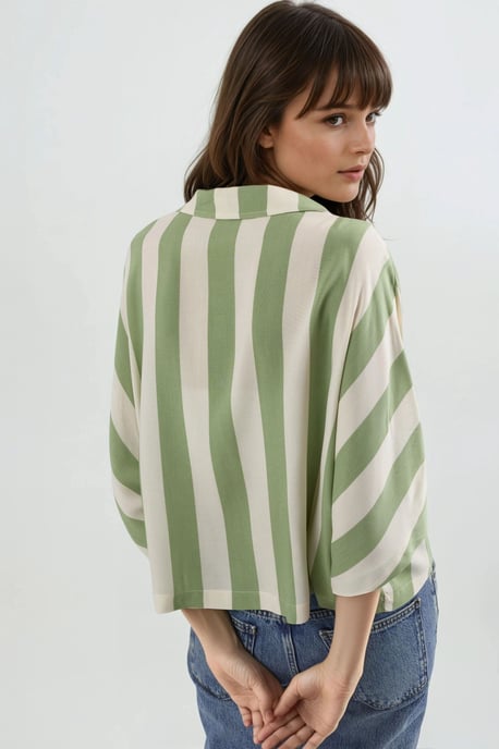 Entspannt geschnittenes gestreiftes Button-Up-Shirt - Image 4
