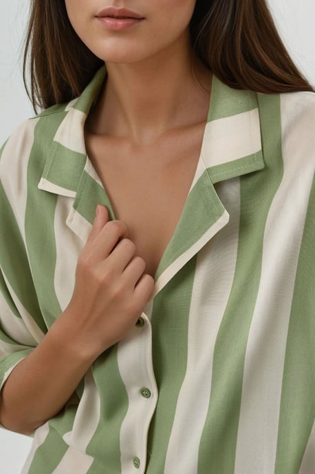 Entspannt geschnittenes gestreiftes Button-Up-Shirt - Image 6