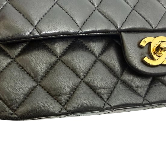 Chanel Medium Classic Double-Flap Schultertasche aus schwarzem Lammleder - Image 4
