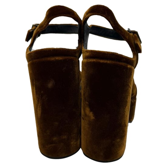Jil Sander Plateau-Sandalen mit gedrehtem Design aus braunem Samt - Image 3