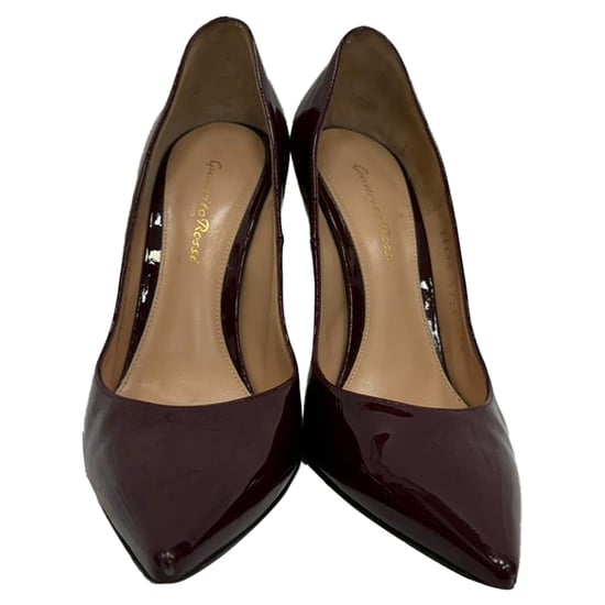 Gianvito Rossi Pumps mit spitzer Zehenpartie aus burgunderrotem Lackleder - Image 2