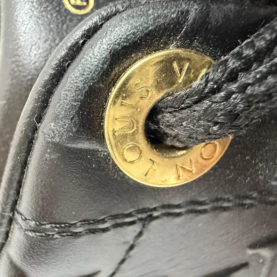 Louis Vuitton Monogram Time Out Sneakers aus schwarzem Leder - Image 6