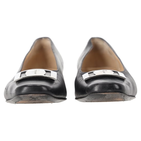 Ferragamo Pumps mit Schnallendetail aus schwarzem Leder - Image 4
