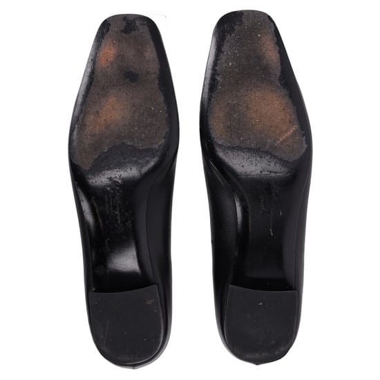 Ferragamo Pumps mit Schnallendetail aus schwarzem Leder - Image 5