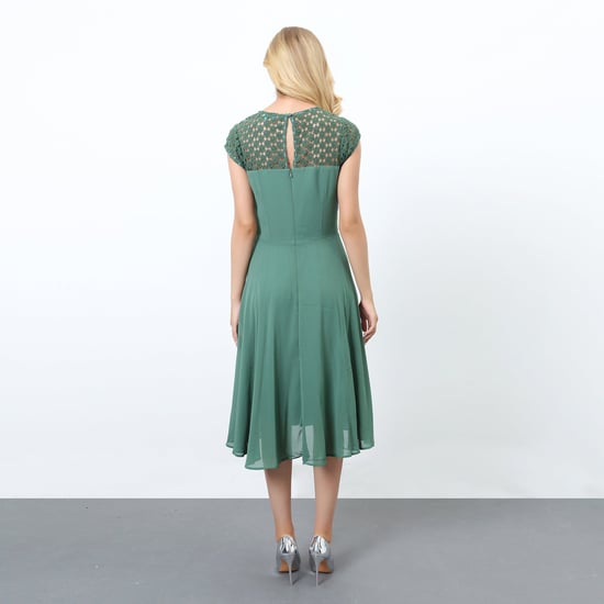 Skaterkleid mit Spitzeneinsatz an den Schultern - Image 2