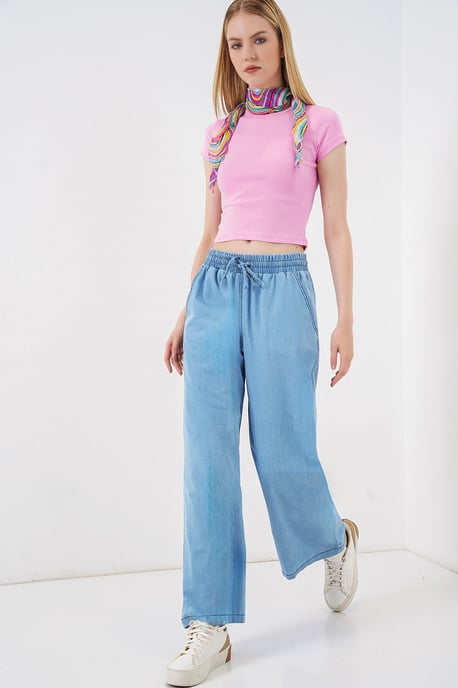Lässig sitzende weite Denim-Jeans mit Kordelzugverschluss - Image 3