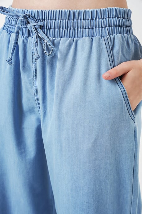 Lässig sitzende weite Denim-Jeans mit Kordelzugverschluss - Image 5