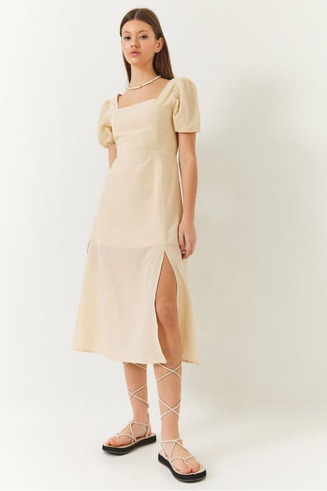 Figurbetontes Midi-Kleid mit Karree-Ausschnitt und Schlitz - Image 4